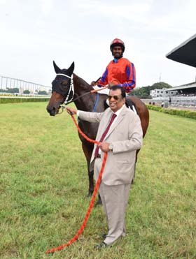 Kaliaperumal leading in Mount Jewel (Anthony Raj up), winner of Deccan Derby at Hyderabad on Sunday.